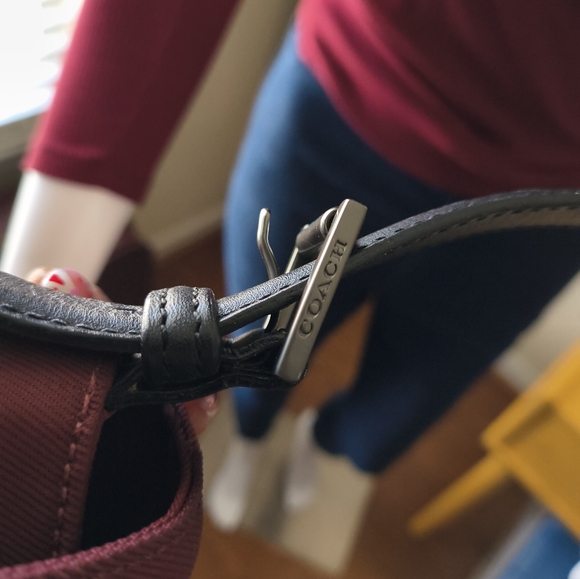 COACH Nylon Shoulder Bag in Maroon- EUC- adjustable strap and Key Holder - Picture 9 of 10